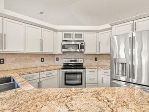Building Photo - 833 Heron Rd