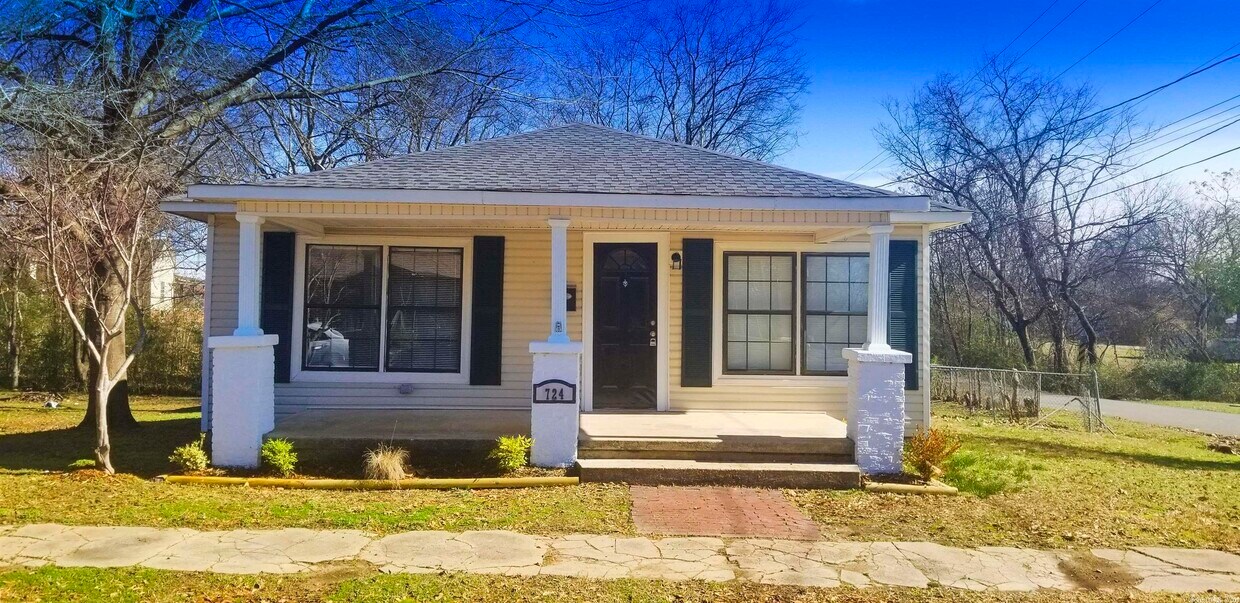 Primary Photo - 724 S Main St