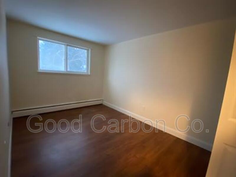 Foto del edificio - 5450 Creekside Court