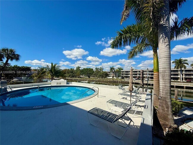 Foto del edificio - 467 Golden Isles Dr