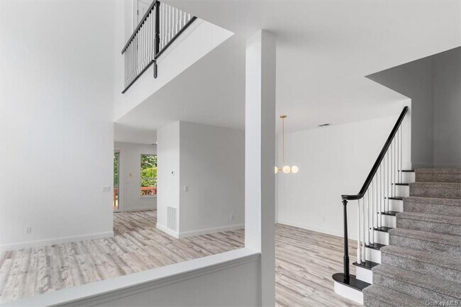 Foto del edificio - 132 Benefield Blvd