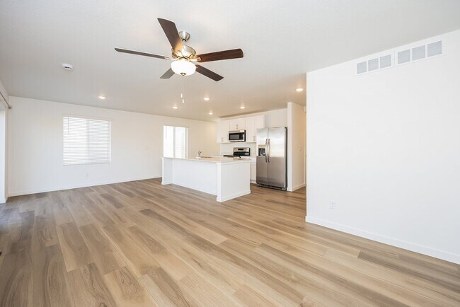 Foto del edificio - 8954 Blue Feather Lp