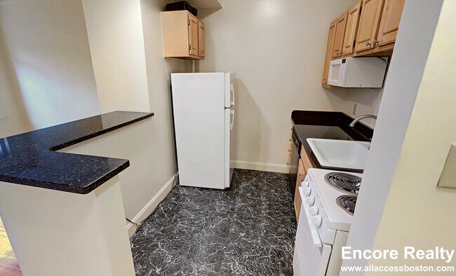 Building Photo - 51 Queensberry St