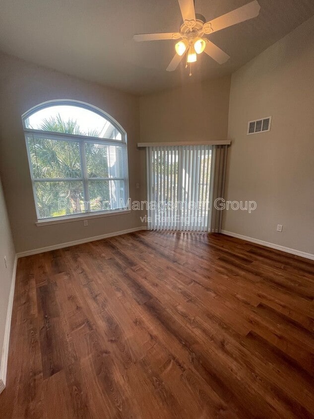 Foto del edificio - 2592 Grassy Point Dr