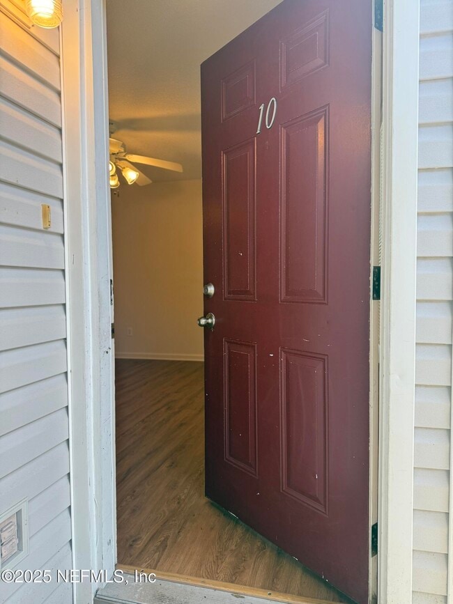 Building Photo - 702 Meadowbrook Dr
