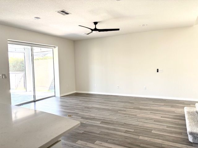 Foto del edificio - 4538 Emprise Way