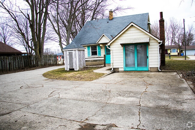 Building Photo - 3060 Barry St