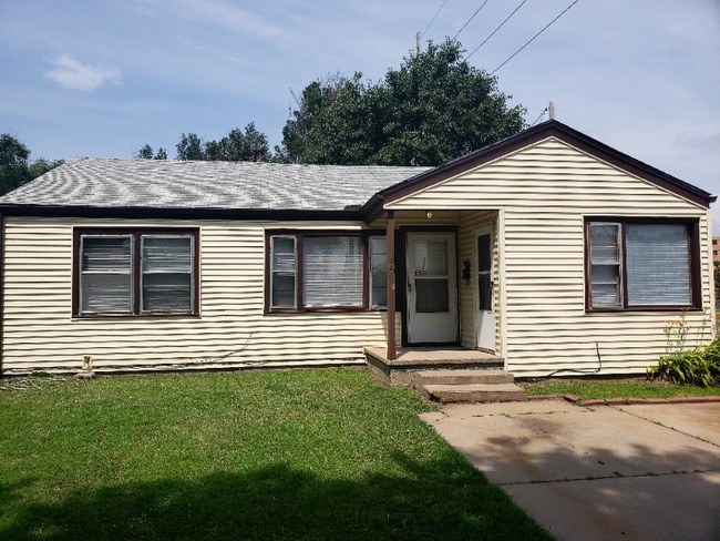 Building Photo - 667 N Meridian Ave