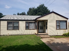 Building Photo - 667 N Meridian Ave