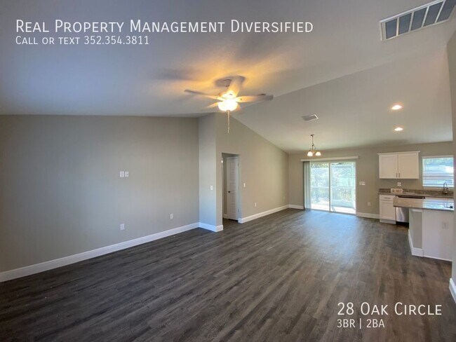 Building Photo - 28 Oak Cir