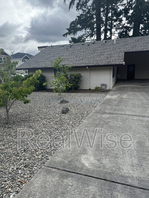Building Photo - 7730 SW Eaker Pl