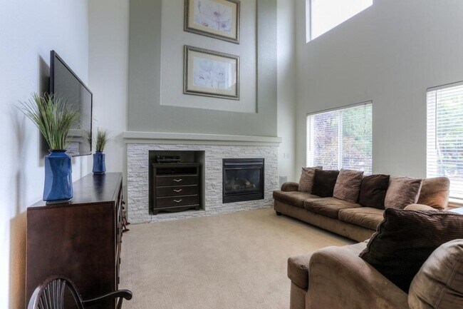 Building Photo - 8125 Briar Cliff Dr
