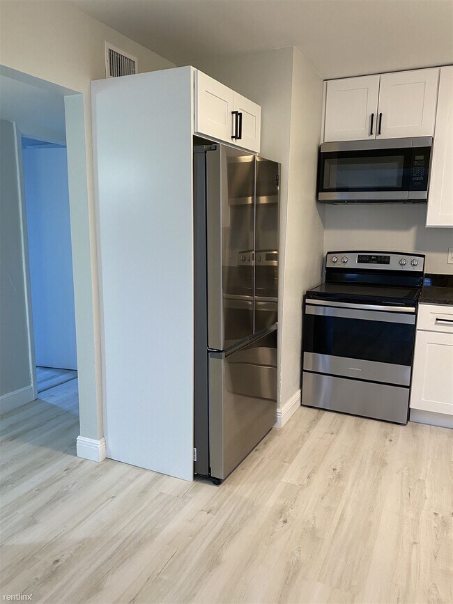 Building Photo - 2 br, 1 bath Condo - 662 Union Street 2D
