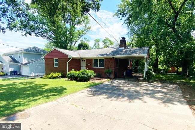 Building Photo - 2703 Dawn Dr