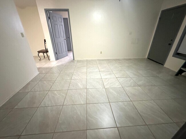 Foto del edificio - 220 Marigny Cir