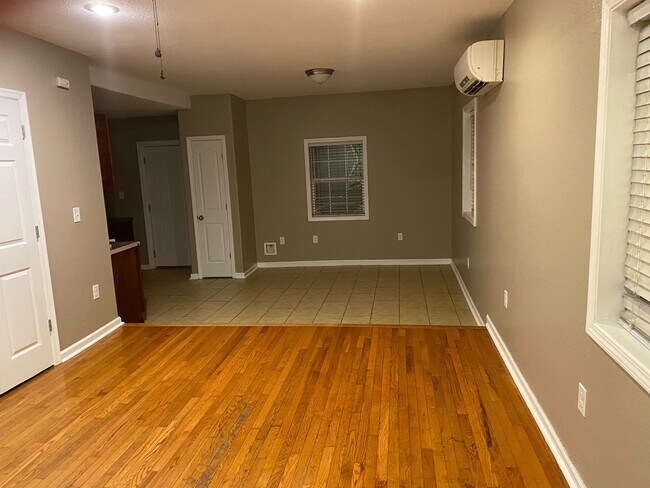 Building Photo - 301 Cumberland St