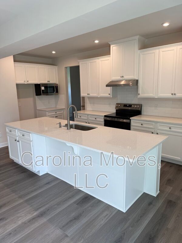 Building Photo - 7071 Glass Ct