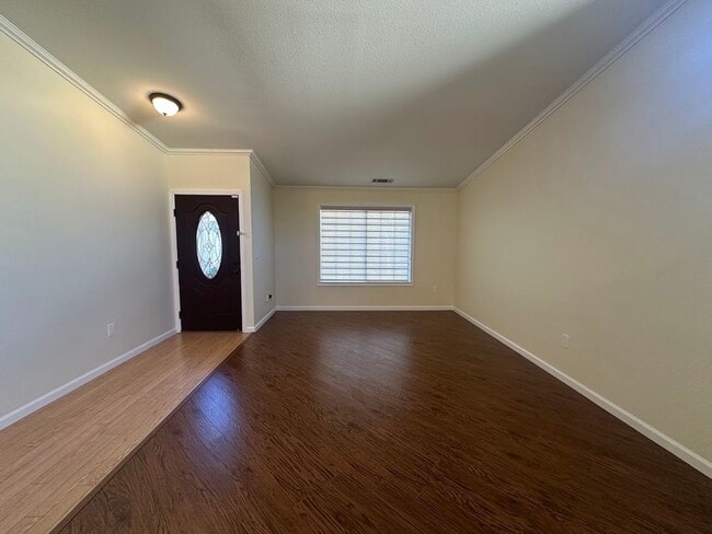 Building Photo - Well maintained home in desirable Quail Ridge subdivision.