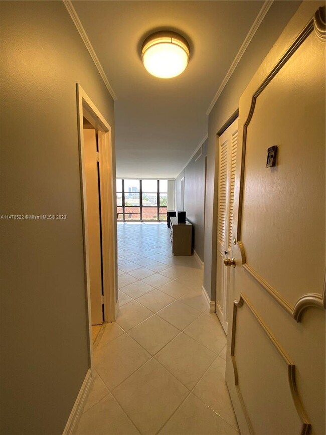 Foto del edificio - 2049 S Ocean Dr