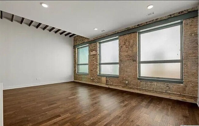 Foto del edificio - Move in Promo- First Month's Rent Waived! Welcome to Magic City Living!