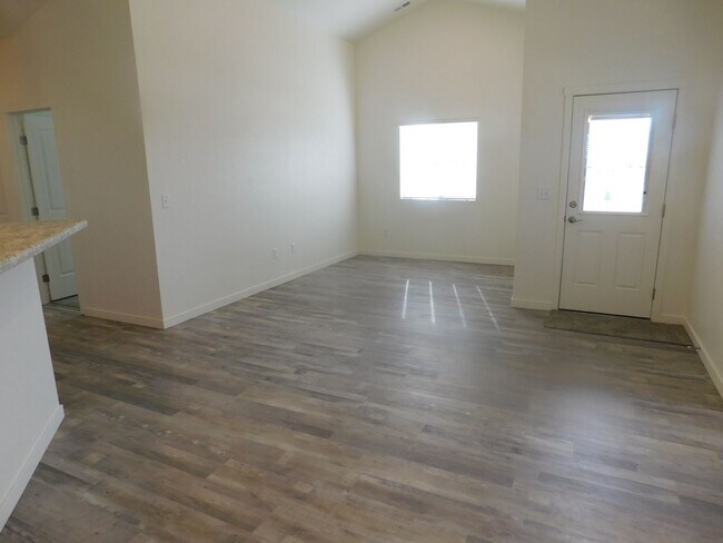 Foto del edificio - Walking Distance to Community