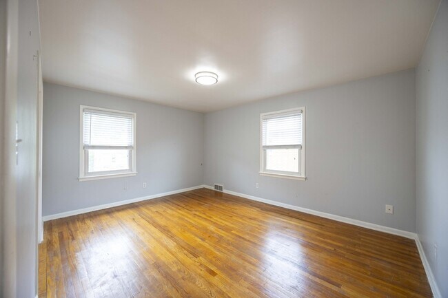 Foto del edificio - 2416 Warrensville Center Rd