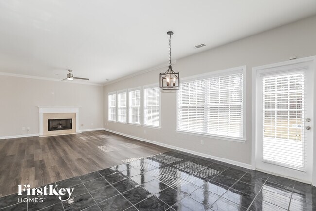 Foto del edificio - 2127 Mitford Ct