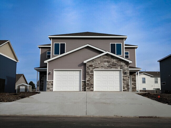 Building Photo - 610 Commercial Dr