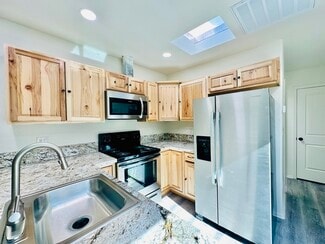 Building Photo - 1343 W Pennington St