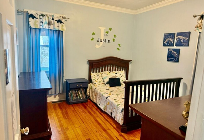 Room 1 - 52 Hillcrest Ave