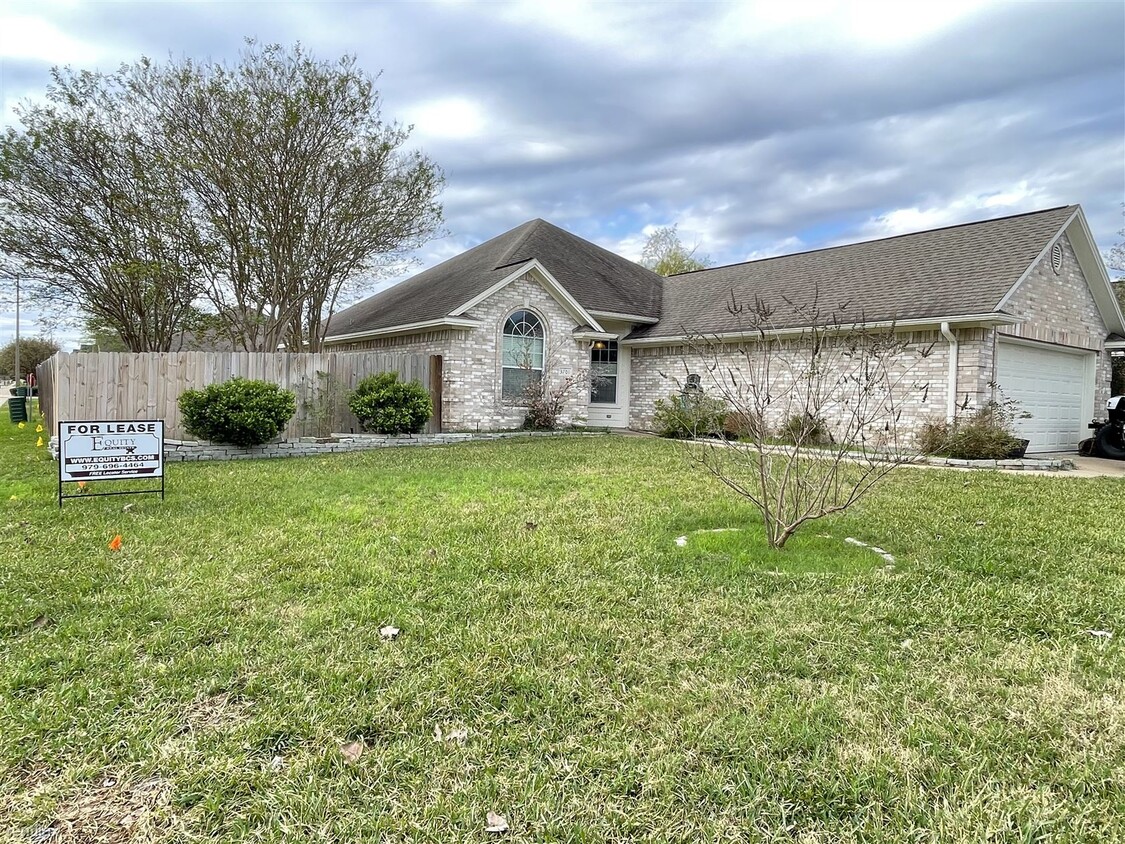 Primary Photo - 4 br, 3 bath House - 3701 Essen Loop