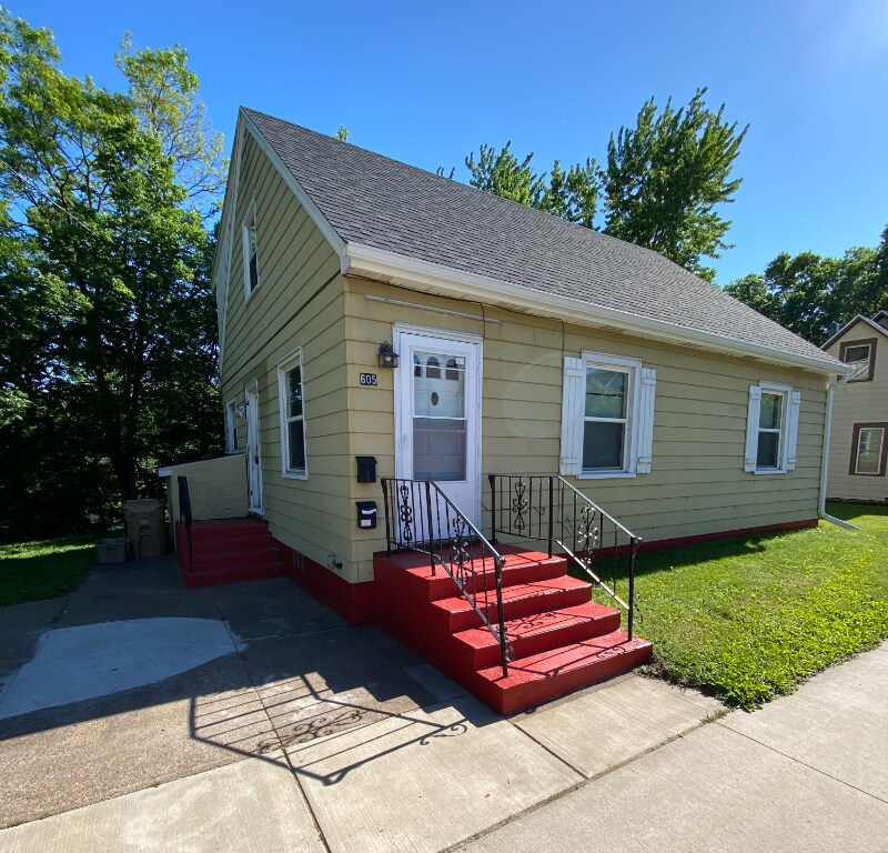 Foto principal - 605 Menomonie St