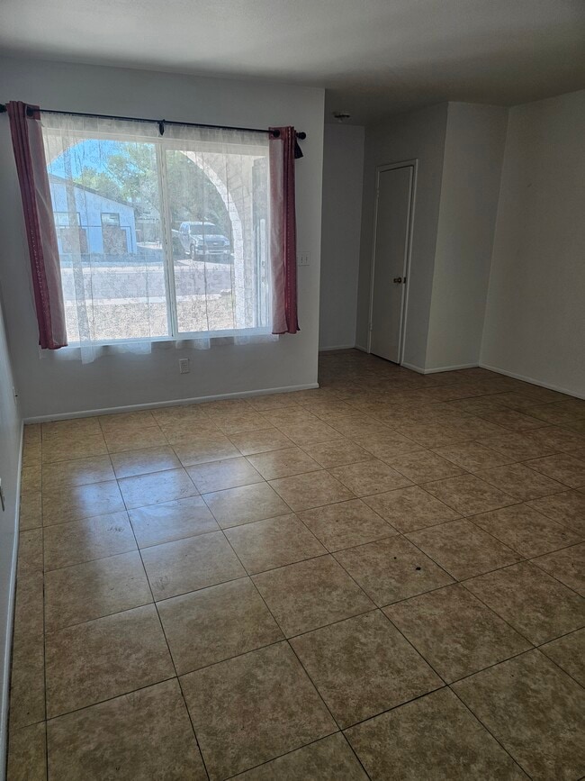 Foto del edificio - 6820 E Avalon Dr