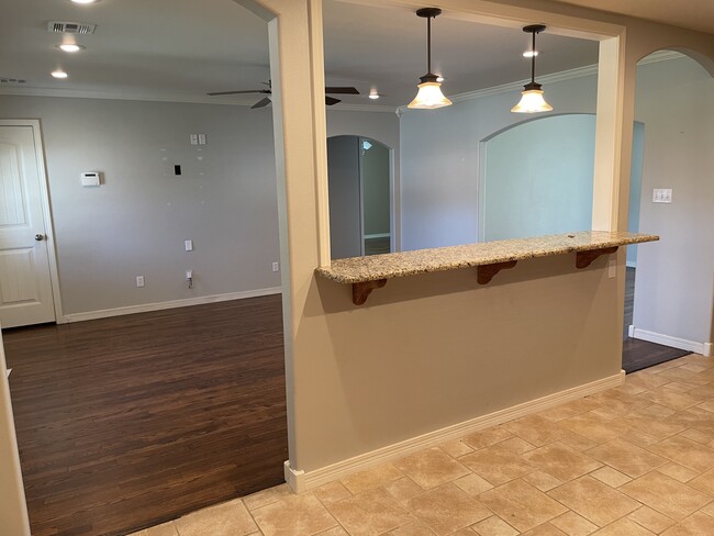 Building Photo - 305 Drexel Pl