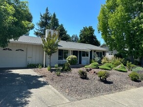 Building Photo - 6836 Oakmont Dr