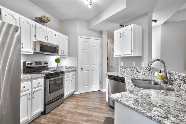 Foto del edificio - 2700 Pine Tree Rd NE