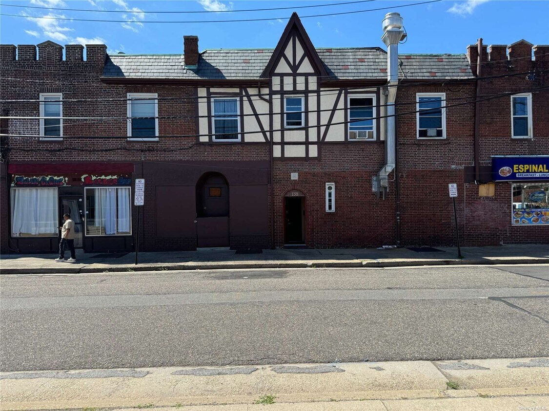 139 Lincoln Ave, Mineola, NY 11501 Room for Rent in Mineola, NY