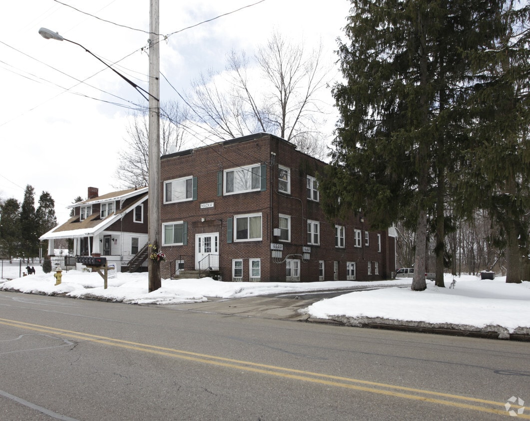 Building Photo - 390 Massillon Rd