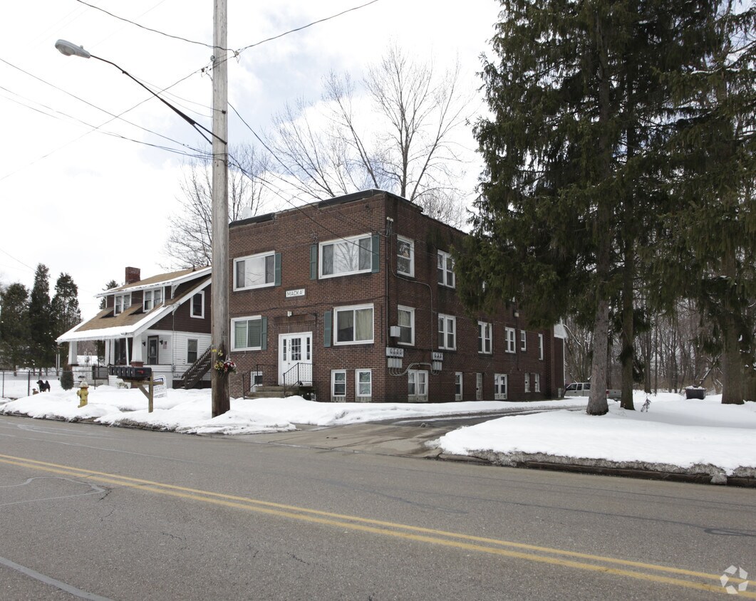 Foto del edificio - 390 Massillon Rd