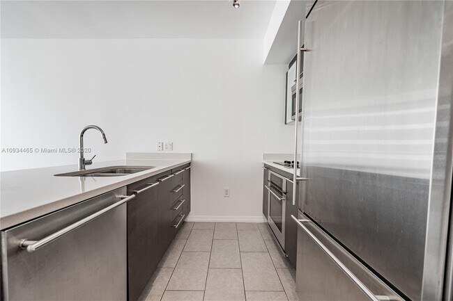 Building Photo - 500 Brickell Ave