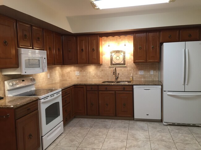 Large Kitchen with all appliances included - 104 Winston Pl