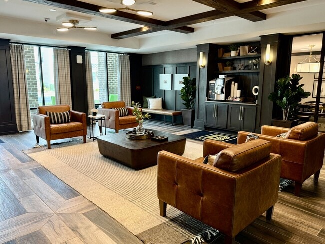 Building Photo - Avant at Huntington Pointe