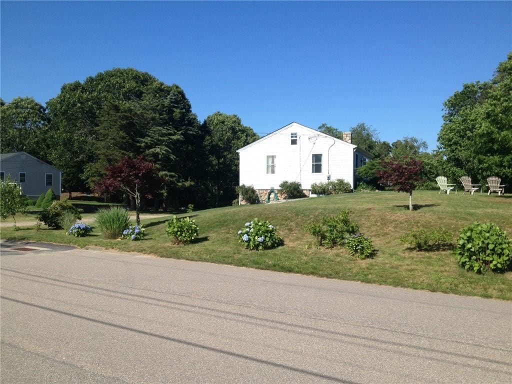 Primary Photo - 7 Cattail Dr