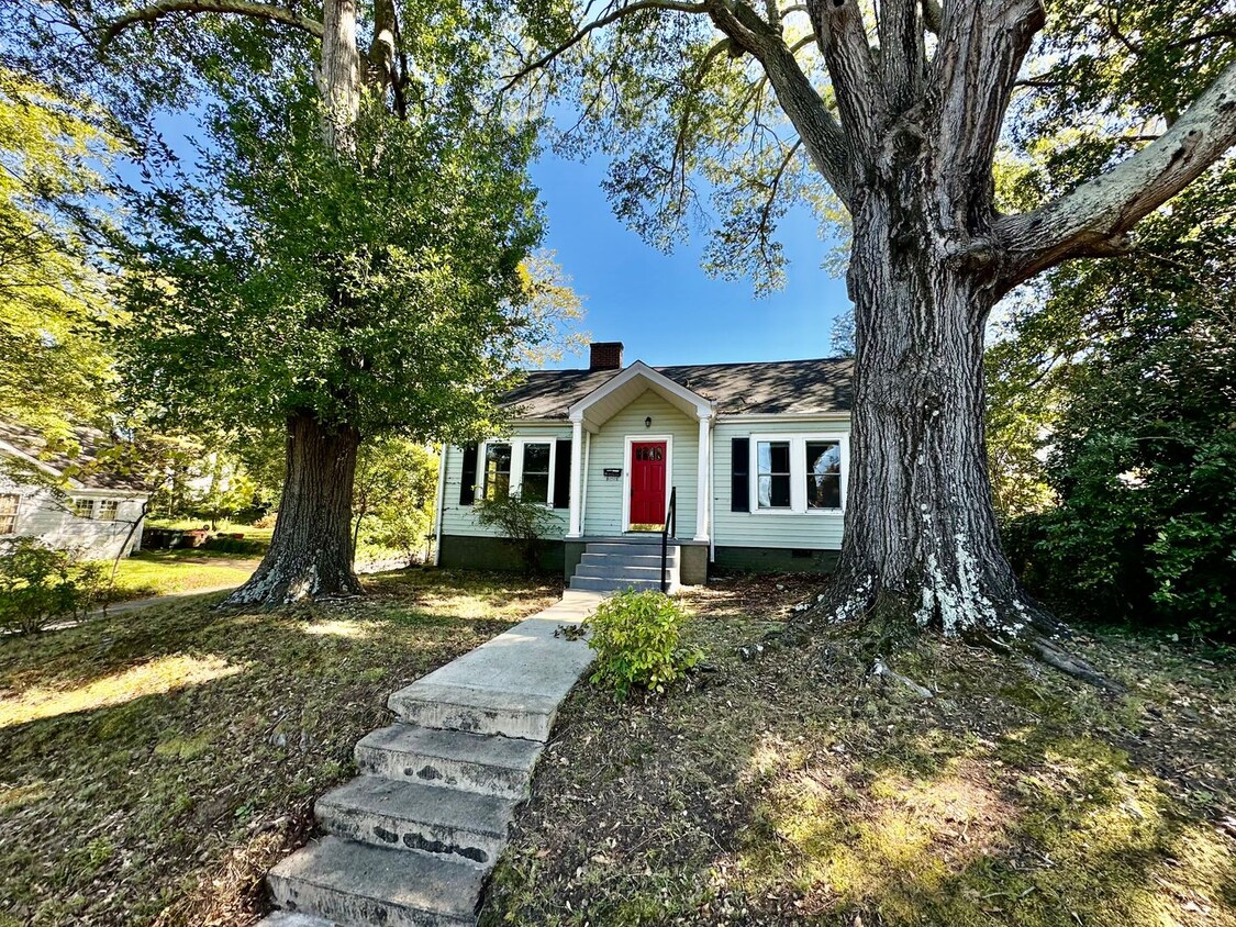 Primary Photo - Charming 2 Bedroom House in Downtown Concord!