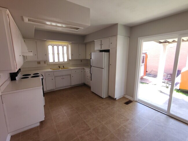 Foto del edificio - 214 W Berry St