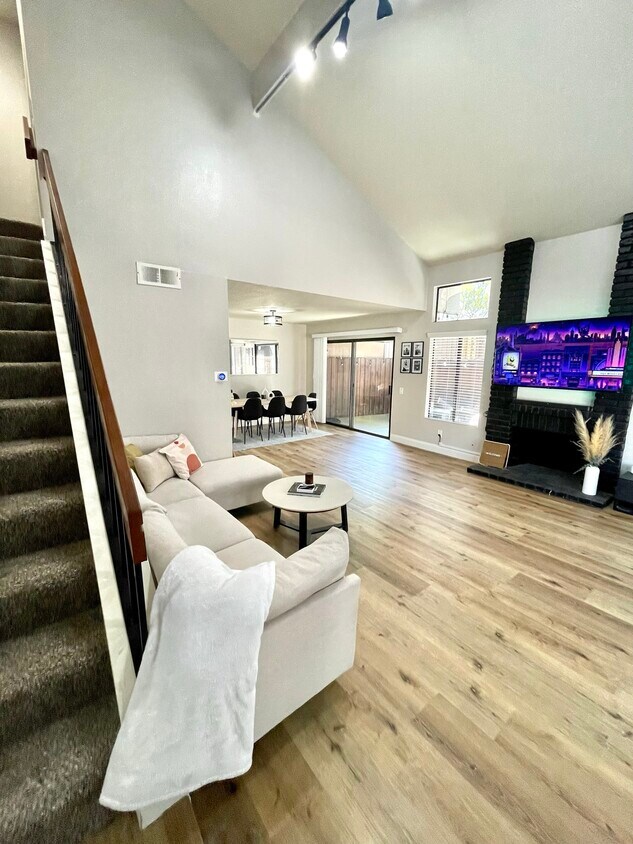 553 W Puente St Unit 2, Covina, CA 91722 Condo for Rent in Covina, CA