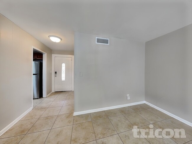 Building Photo - 616 Leisure Ave