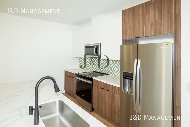 Foto del edificio - 6256 Stewart St