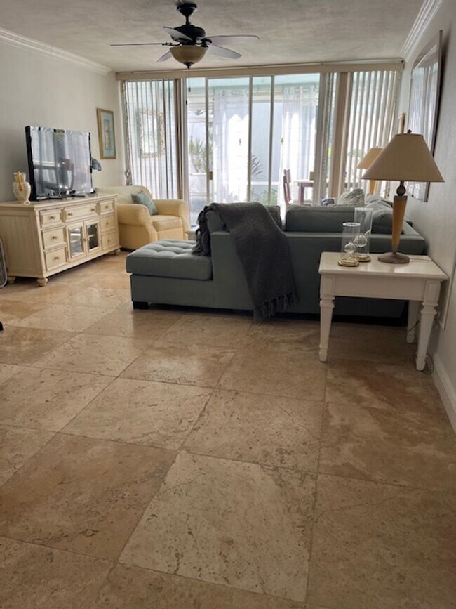 Foto del edificio - ***CHARMING CONDO***LOCATED IN MOORINGS***...