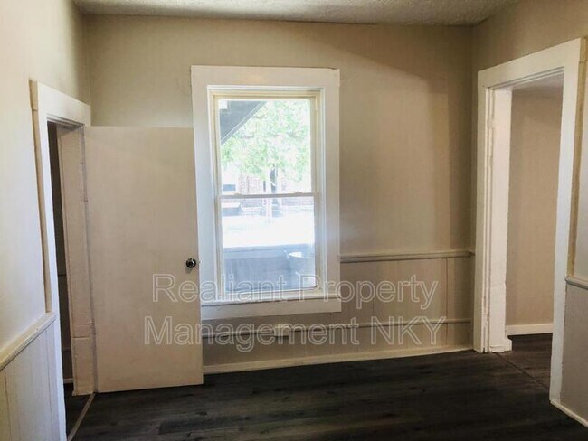 Foto del edificio - 421 E 16th St